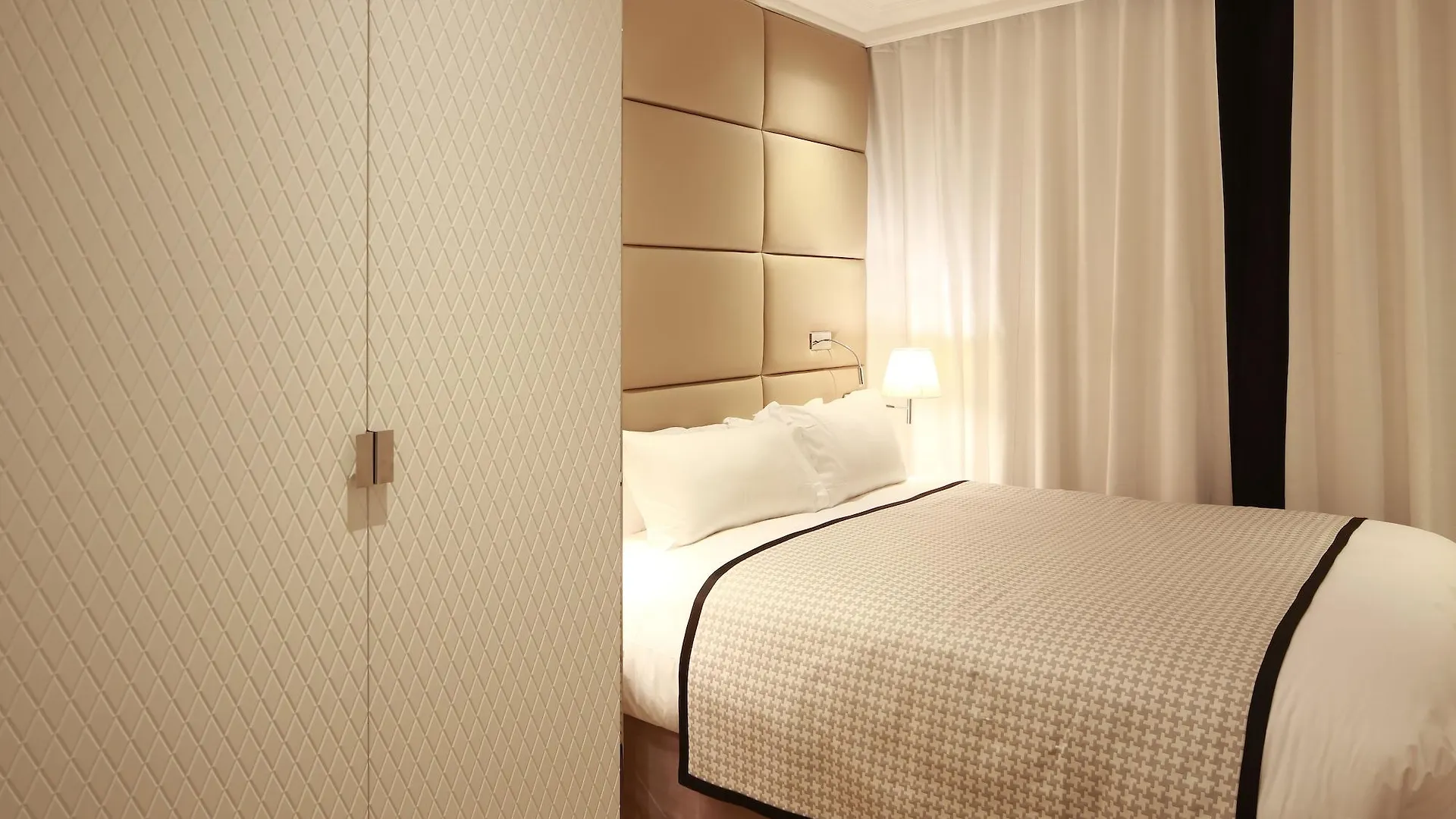 Hotel R De Paris - Boutique Hotel